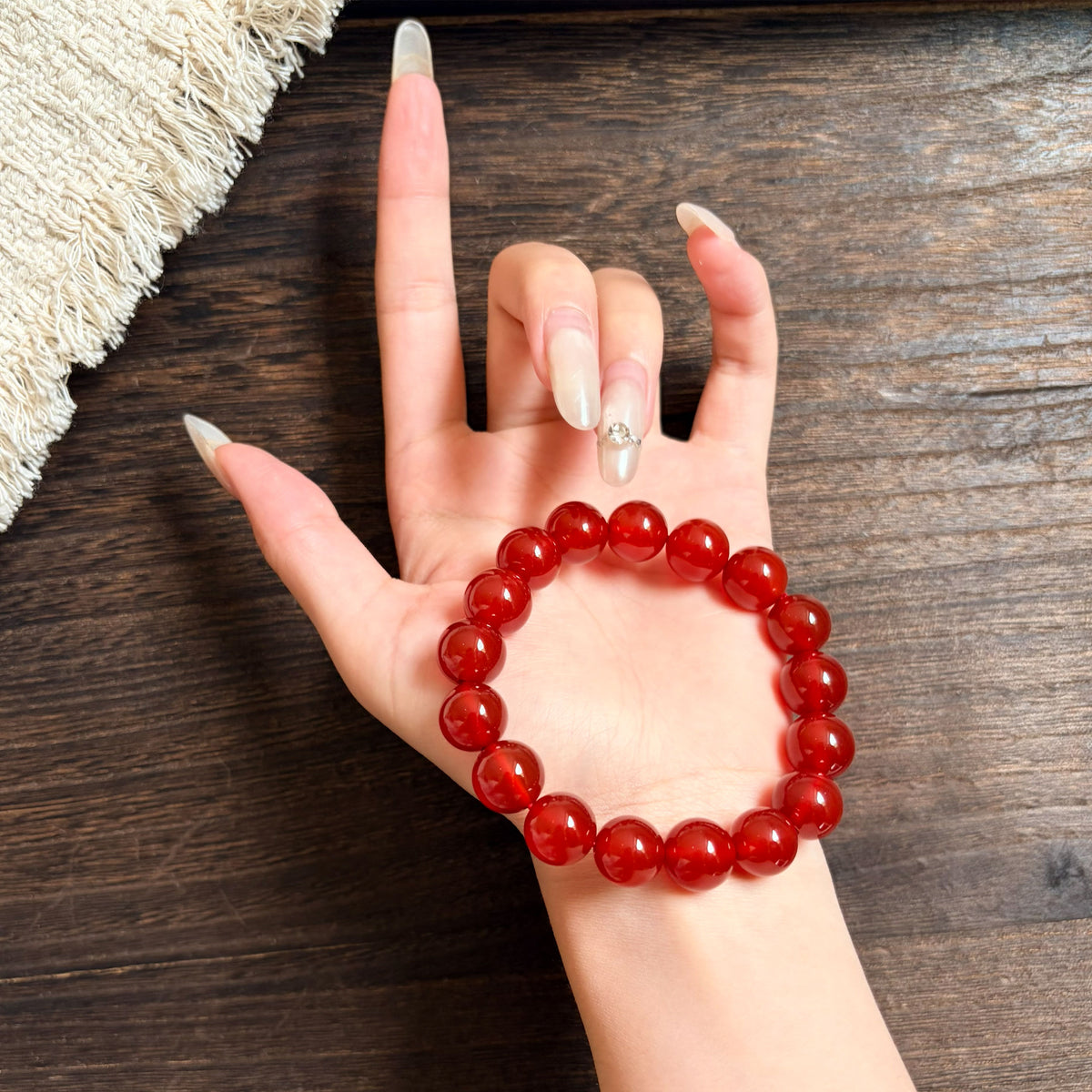 Natural Red Agate Crystal Bracelet – Confidence, Vitality & Good Fortune Inspired by Eastern Wisdom