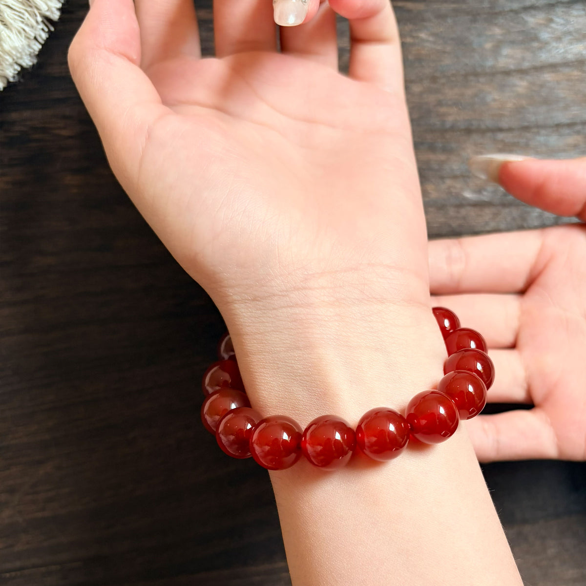 Natural Red Agate Crystal Bracelet – Confidence, Vitality & Good Fortune Inspired by Eastern Wisdom