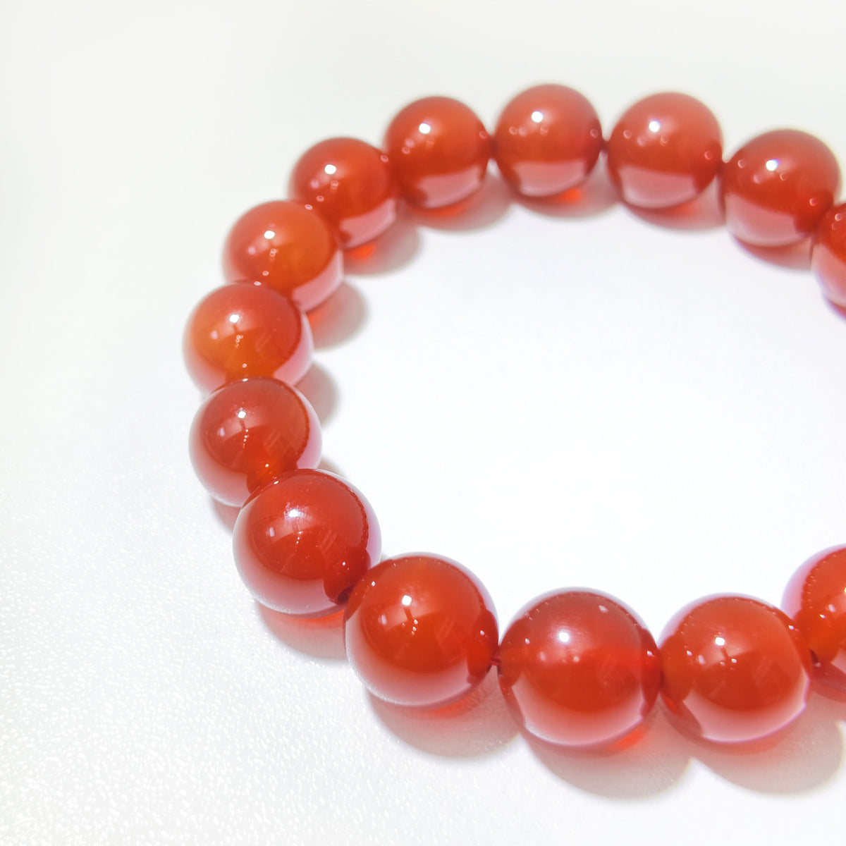 Natural Red Agate Crystal Bracelet – Confidence, Vitality & Good Fortune Inspired by Eastern Wisdom
